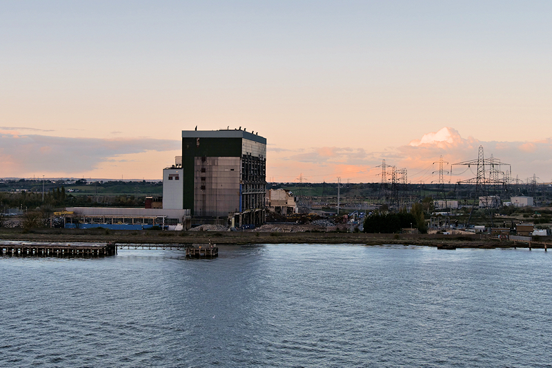 River Thames, Tilbury Power Station © David Dixon Cc-by-sa/2.0 ...