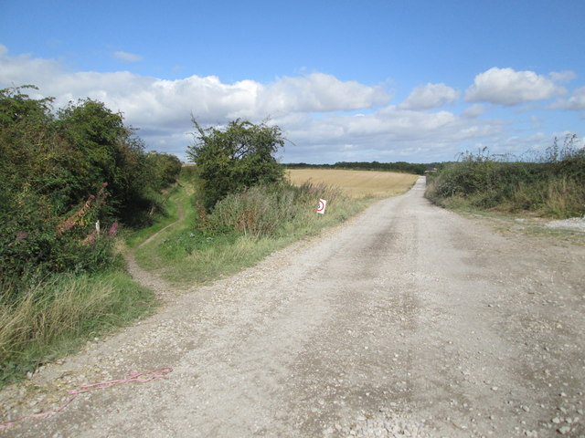 Access  track  from  Wold  Farm  crosses  Hudson  Way