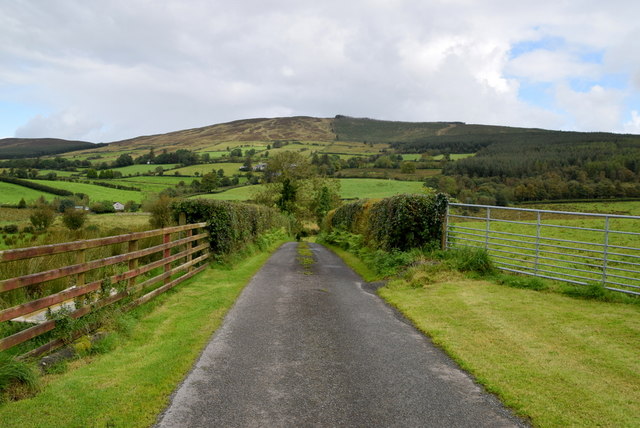 Lisnaharney Road, Cullion © Kenneth Allen cc-by-sa/2.0 :: Geograph Ireland