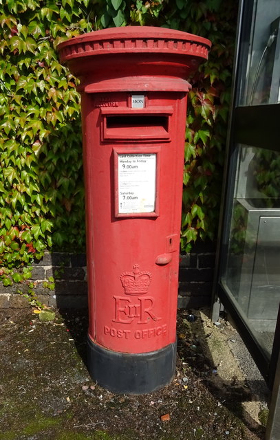 Elizabeth II postbox on Shrewsbury Road, Market Drayton