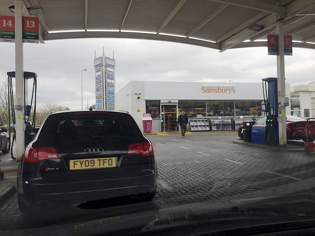 sainsbury-s-petrol-filling-station-robin-stott-cc-by-sa-2-0