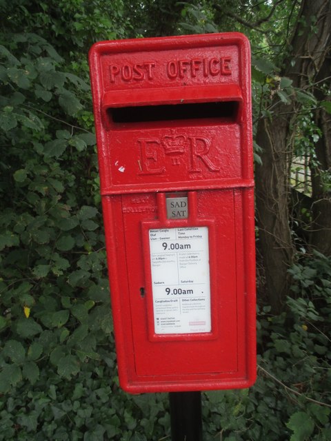 Elizabeth II post box, Llanfairfechan