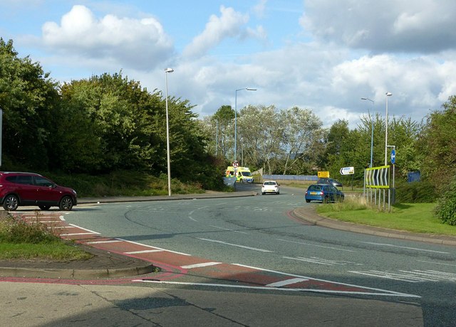 Kenrick Way Roundabout Alan Murray Rust Geograph Britain And Ireland