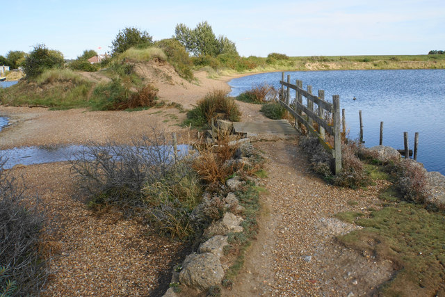 Path between lagoons
