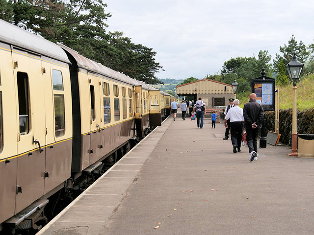 GWSR, Platform at Cheltenham Race Course... © David Dixon :: Geograph ...