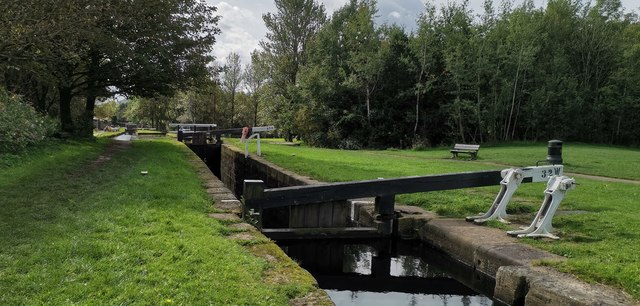 Lock 32W on Huddersfield Narrow Canal © Chris Morgan cc-by-sa/2.0 ...