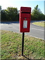 Elizabeth II postbox on Winslow Road, Granborough