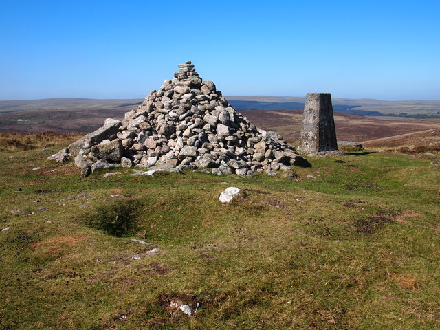 Cairn and Trig Point, Hameldown Tor