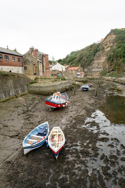 Staithes Beck © Jim Osley Cc-by-sa 2.0 :: Geograph Britain And Ireland