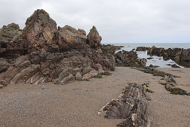 Vertical Rocks © Anne Burgess cc-by-sa/2.0 :: Geograph Britain and Ireland