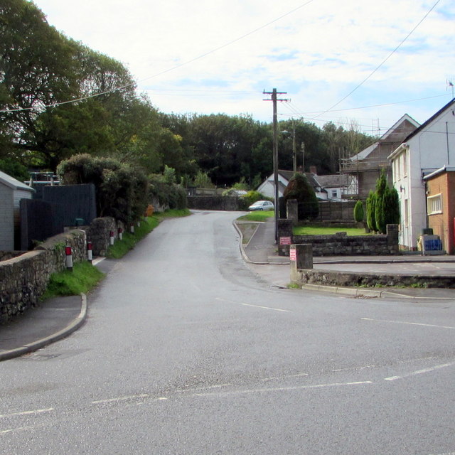 SW along Tre-beferad Road, Boverton © Jaggery cc-by-sa/2.0 :: Geograph ...