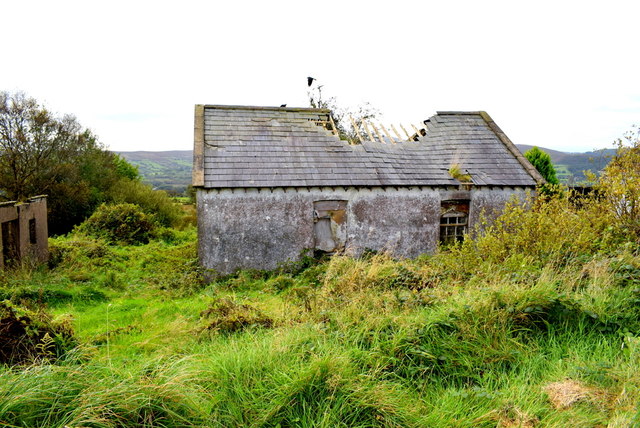 Ruined school, Meenadoo © Kenneth Allen cc-by-sa/2.0 :: Geograph Ireland