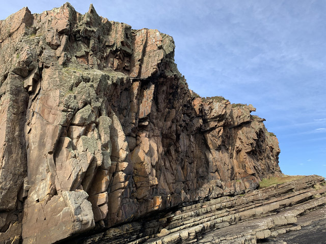Sandstone cliff at Rubha Dubh, Soay