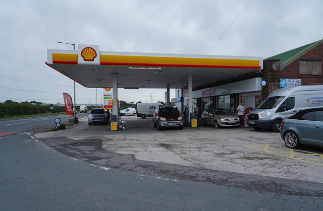 The Shell Filling Station Malcolm Neal Geograph Britain And Ireland