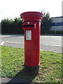 Elizabeth II postbox on Buckingham Road, Brackley