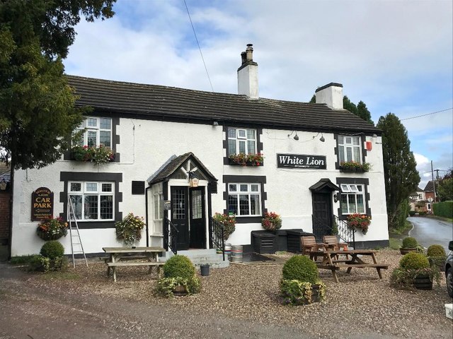 The White Lion © John H Darch cc-by-sa/2.0 :: Geograph Britain and Ireland