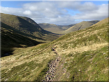 NN2293 : Descending the stalkers' path on Sròn a' Choire Ghairbh by John Allan