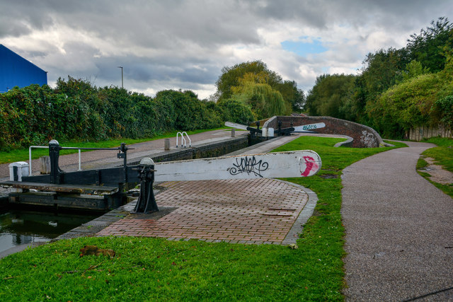 wordsley-stourbridge-canal-lewis-clarke-cc-by-sa-2-0-geograph