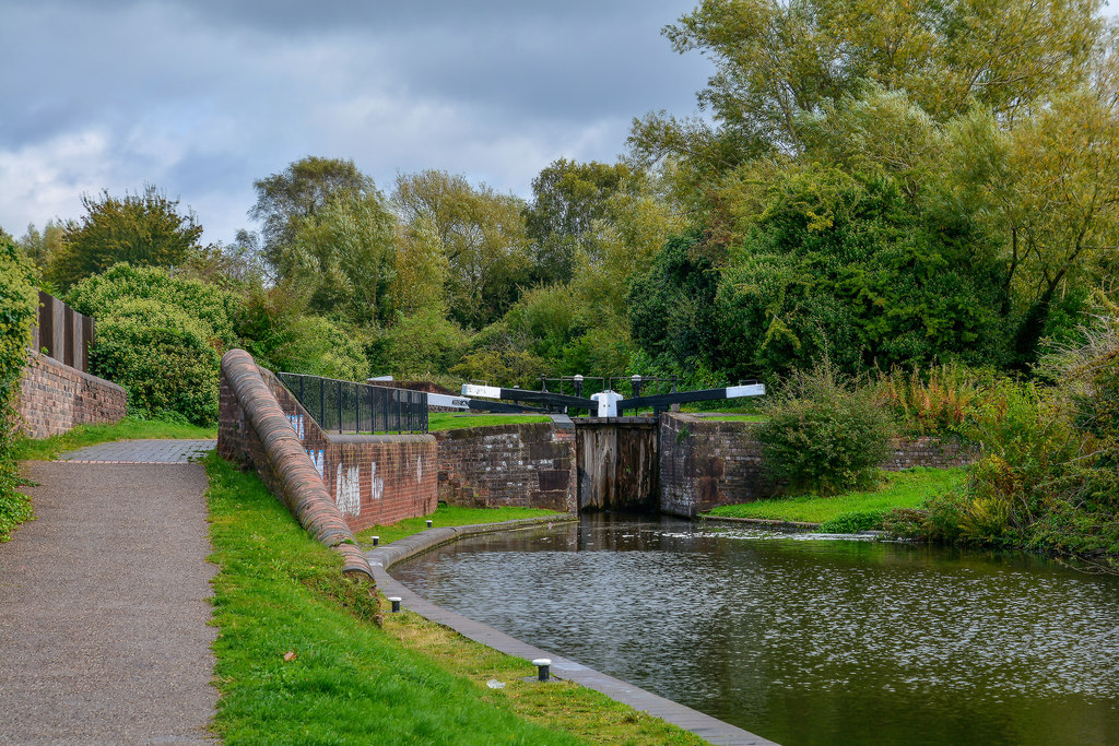 wordsley-stourbridge-canal-lewis-clarke-cc-by-sa-2-0-geograph