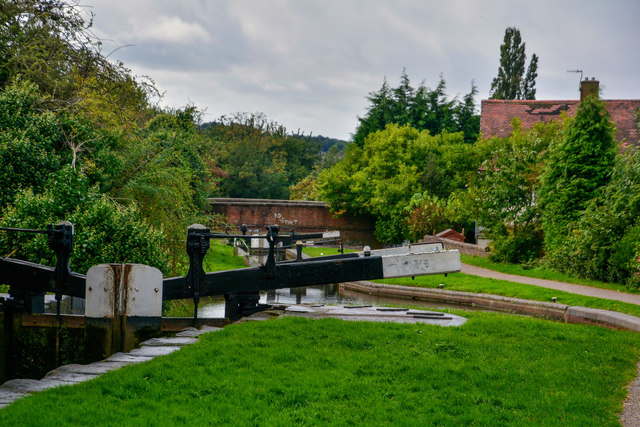 wordsley-stourbridge-canal-lewis-clarke-cc-by-sa-2-0-geograph