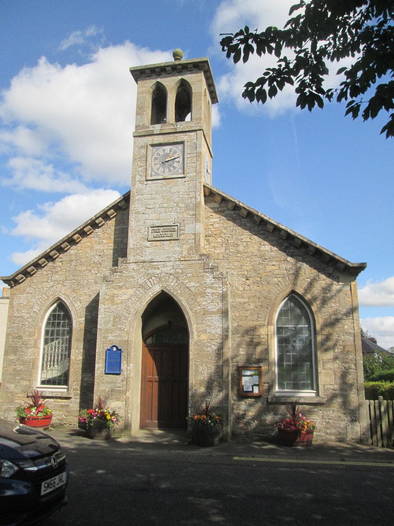 Denholm Parish Church alongside ... © Martin Dawes cc-by-sa/2.0 ...