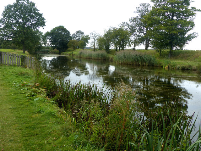 Lyveden New Bield moat © Chris Gunns cc-by-sa/2.0 :: Geograph Britain ...