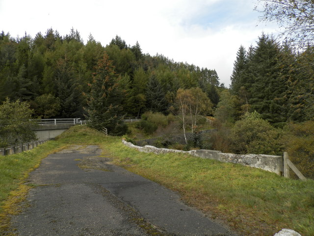 Disused bridge over River Nairn near Daviot