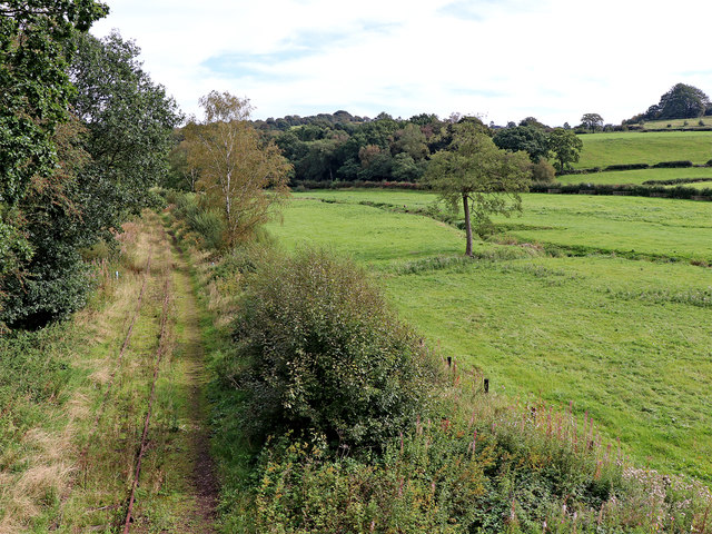 Pasture and railway near Denford in... © Roger D Kidd cc-by-sa/2.0 ...