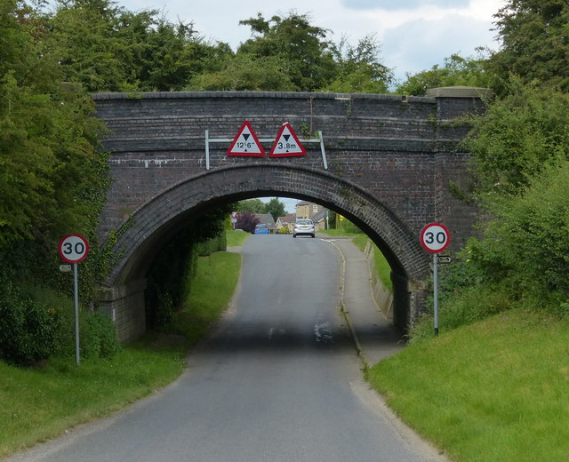 Disused railway bridge across Thistleton Lane