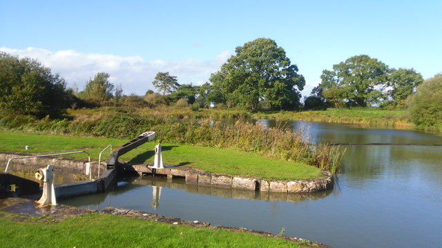 Lock and Pond on Caen Hill