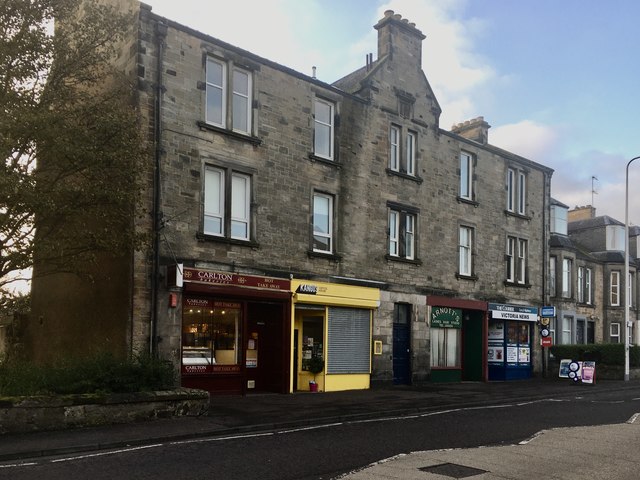 Local shops on Victoria Road © Graham Hogg cc-by-sa/2.0 :: Geograph ...