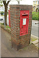 SX9066 : Postbox, Barton Hill Road, Torquay by Derek Harper