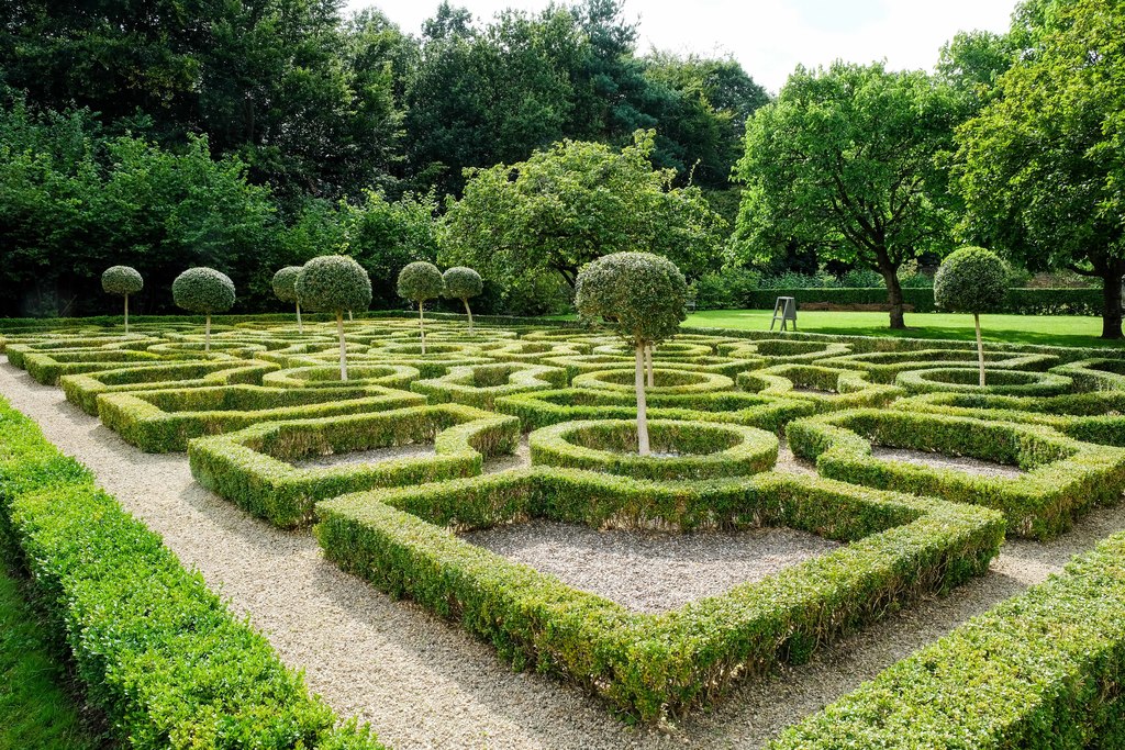 The Knot Garden at Moseley Old Hall © Jeff Buck cc-by-sa/2.0 ...