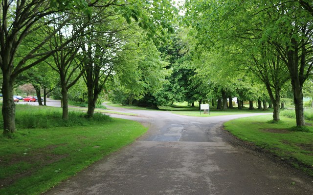 Hill of Tarvit Mansion House driveway