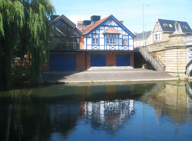 Cambridge: Christ's College boathouse