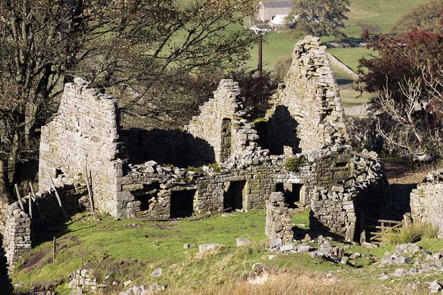 Derelict building at Birks End © P Gaskell cc-by-sa/2.0 :: Geograph ...