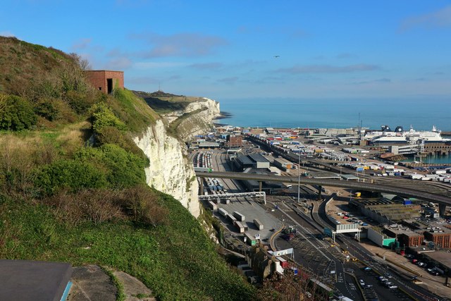 White cliff by Dover Port © Oast House Archive cc-by-sa/2.0 :: Geograph ...