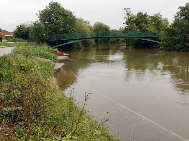 The river is almost as high, Warwick © Robin Stott cc-by-sa/2.0 ...