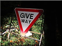 SP1621 : Temporary give way sign in Bourton on the Water by David Howard