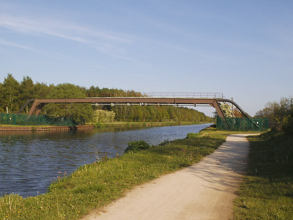 Pipe Bridges Across The Aire And Calder © Stephen Craven Cc-by-sa 2. 