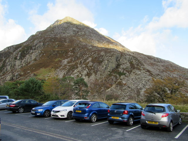 Car park by Idwal Cottage YH