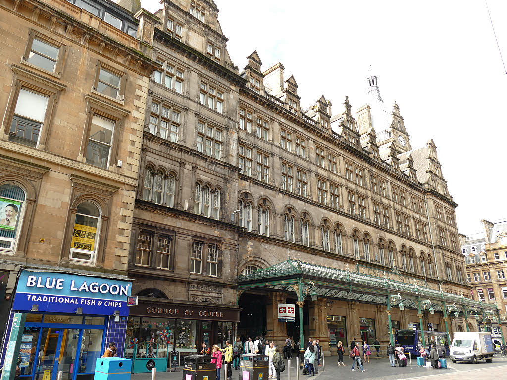 Gordon Street frontage of Glasgow © Stephen Craven cc-by-sa/2.0 :: Geograph Britain and Ireland