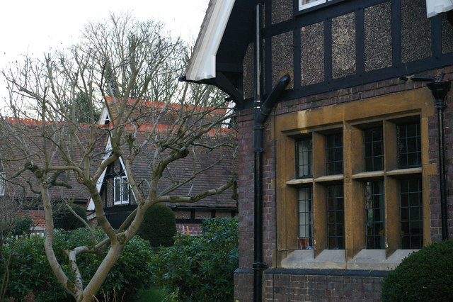 Queen's Road, Hertford; arts and crafts buildings