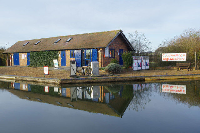 Boatyard facilities - Grove Lock Marina