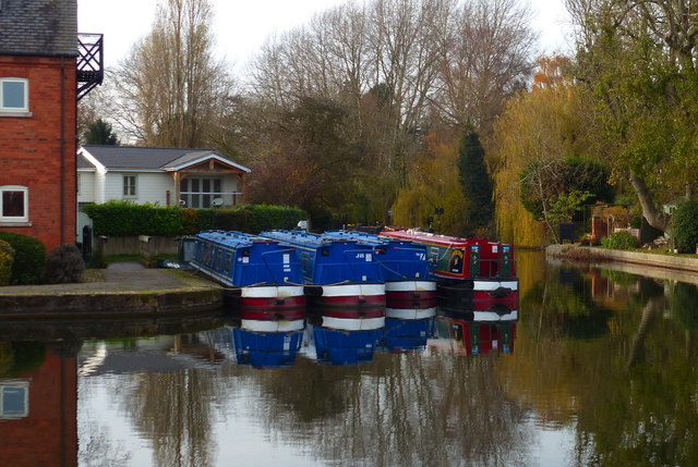 Narrowboats At Union Wharf Market C Mat Fascione Cc By Sa 2 0 Geograph Britain And Ireland