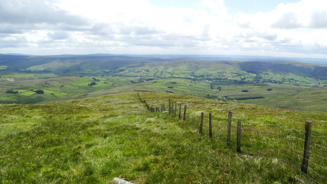 On SE ridge leading down from... © Colin Park cc-by-sa/2.0 :: Geograph ...