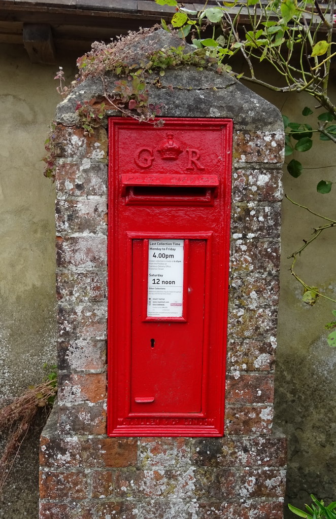 George V postbox on Stratford Road,... © JThomas cc-by-sa/2.0 ...