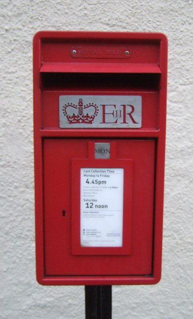 Close up, Elizabeth II postbox, High Lowca