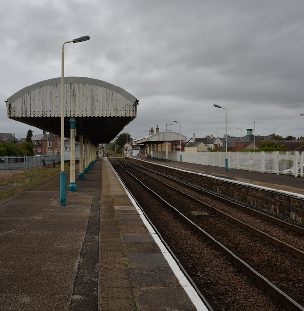 Gobowen Railway Station © habiloid cc-by-sa/2.0 :: Geograph Britain and ...