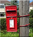 Elizabeth II postbox on Bridgwater Road, Bleadon